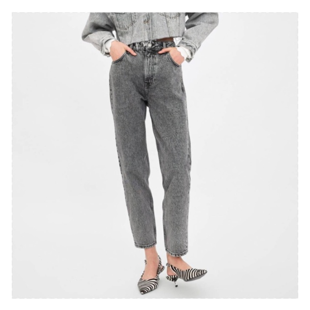 ⬇️Zara Mom Fit High Rise Denim Jeans in Light Grey